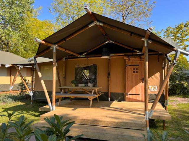 Luxe Safaritent Medley 5 persoons op Camping Rijsterbos Buitenkant foto